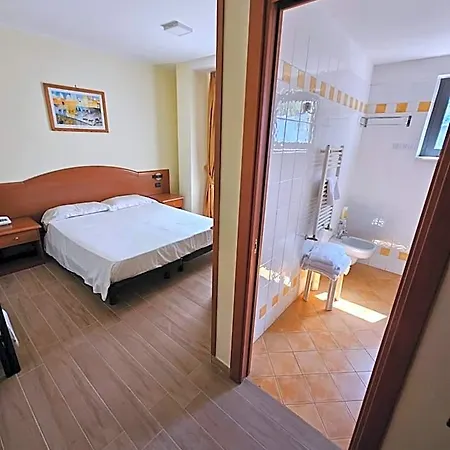 מלון Dimora Adriana טיבולי