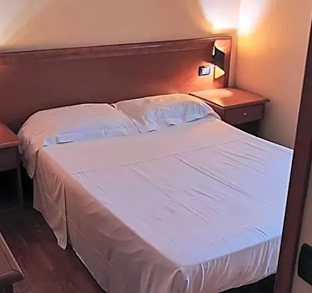 Hotel Dimora Adriana 3*